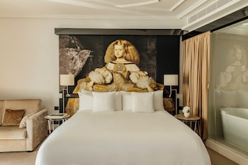 Supreme Room Red Level