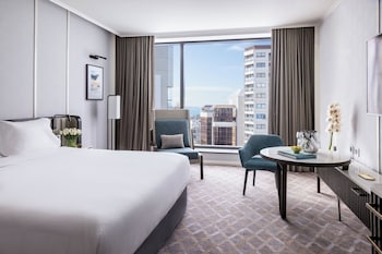 Premier Room, 1 King Bed, Kitchenette (Pinnacle Tower)