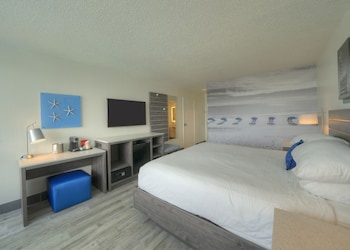 Room, 1 King Bed, Pool View