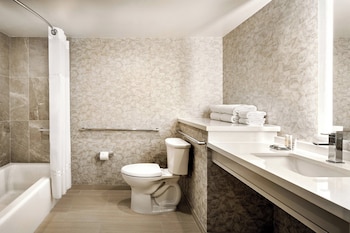 Room, 1 King Bed (Mobility/Hearing Accessible, Tub)