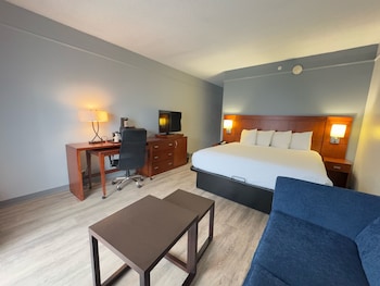 Room, 1 King Bed, Accessible, Non Smoking (Mobility, Tub w/ Grab Bars)