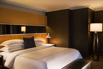 Room, 1 King Bed, Accessible (Mobility Roll in Shower)