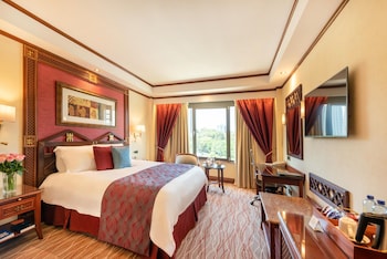Deluxe Queen Room