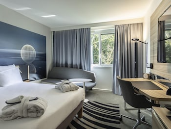 Club Room, 1 Queen Bed