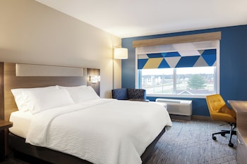 Standard Room, 1 King Bed, River View