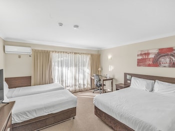 Medium Family Room, Multiple Beds