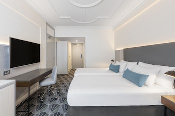 Savoy Room Queen