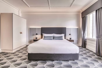 Deluxe Station View Room King or Twin
