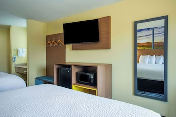Room, 2 Queen Beds, Non Smoking