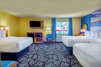 Studio Suite, Non Smoking (3 Queen Beds)