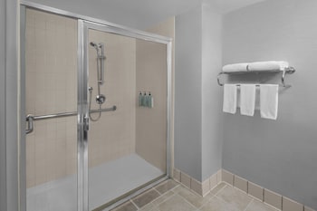 Room, 1 Queen Bed, Hearing Accessible (Accessible Bathtub)