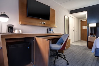 Room, 1 King Bed (Mobility/Hearing Accessible, Tub)