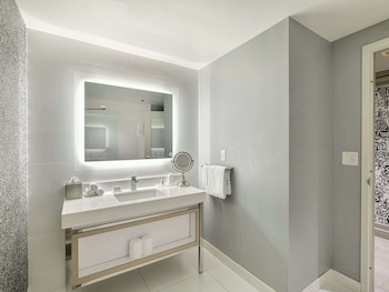 Room, 1 King Bed (Business Class)