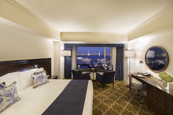 Premium Room, 1 King Bed, Club Lounge Access, Harbor View