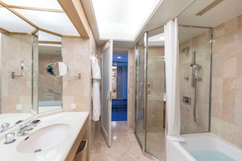The Main Deluxe Triple Room, Non Smoking