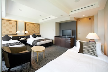 The Main Deluxe Triple Room, Non Smoking