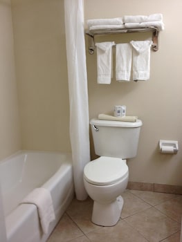 Standard Room, 2 Queen Beds, Partial Ocean View