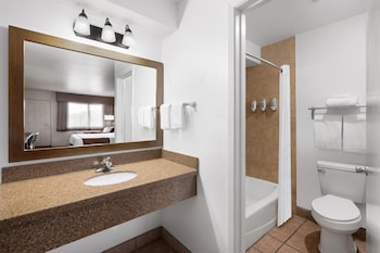 Suite, 1 King Bed, Non Smoking, Microwave