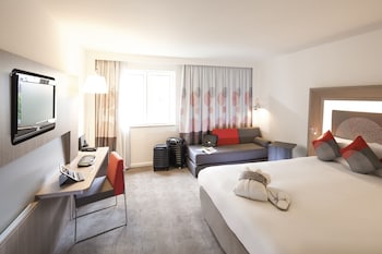 Family Room, Multiple Beds, Bathtub