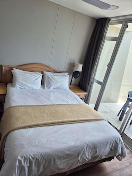 Standard Studio, 1 Queen Bed