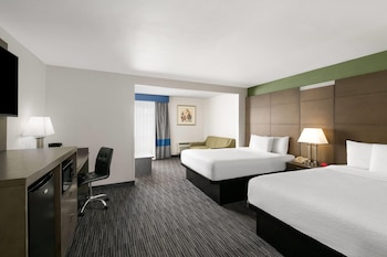 Suite, 2 Queen Beds, Accessible, Non Smoking (Roll-In Shower)