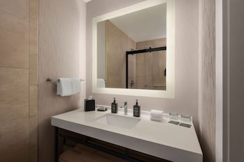 Room, 2 Queen Beds (Mobility/Hearing Accessible, Tub)