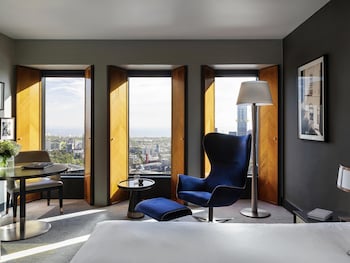 Superior Room, 1 King Bed, River View
