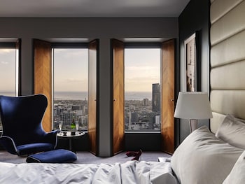 Superior Room, 1 King Bed, River View