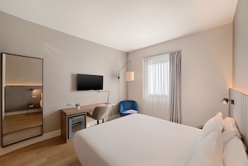 Family Room, Connecting Rooms (3AD+1CH)