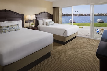 Deluxe Room, 2 Double Beds, Beach View (Beachfront Room 2 Queens)