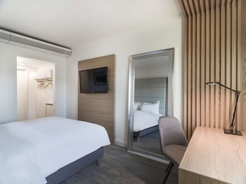 Room, Multiple Bedrooms (Friends & Family)