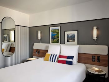 Privilege, Room, 1 Queen Bed