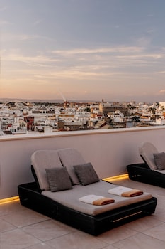 Presidential Penthouse Suite Red Level (2 + 1 Ch)