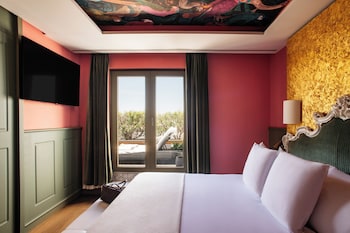 Penthouse Suite Red Level