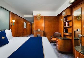 Deluxe Room, 1 King Bed (Portside)