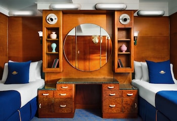 Deluxe Room, 2 Twin Beds, Harbor View