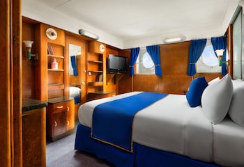 Deluxe Room, 1 King Bed (Portside)