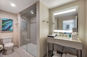 Superior Room, 2 Double Beds, Balcony, Courtyard View (Standard with Two Double Beds, Privat)