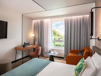 Executive Room, 1 King Bed with Sofa bed, Garden View