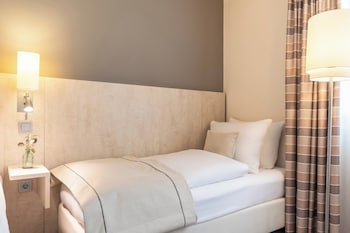 Standard Room, 1 Queen Bed, Accessible