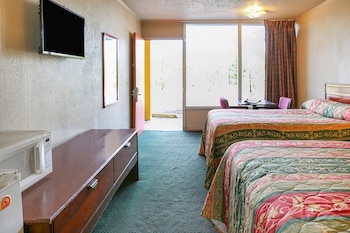 Basic Quadruple Room, 2 Double Beds - Non Smoking