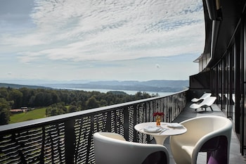 Suite 100, elegant, inspired by Rolling Stones, Butler, Spa Access (12 years+)