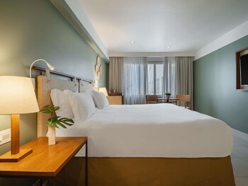 Superior Room, 1 King Bed (Accessible)