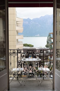 Superior Room with Balcony and Lake View