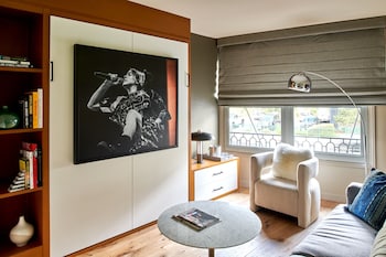 Room (The Green Room)