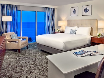 Premier Room, 1 King Bed, Ocean View (Preferred Ocean Curve King)
