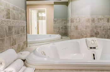 Suite, 1 King Bed, Accessible, Smoking