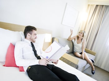 Executive Room, 1 Queen Bed with Sofa bed
