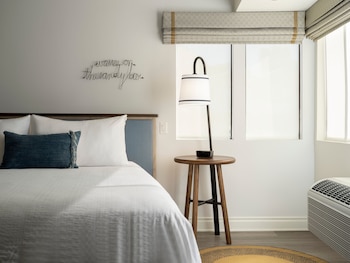 Standard Room, 1 King Bed, Ocean View