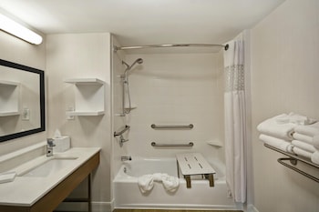 Room, 2 Queen Beds, Accessible, Bathtub (Mobility & Hearing)